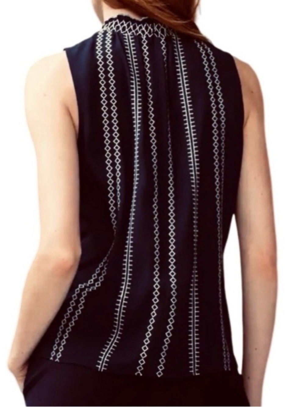 White House Black Market Sleeveless Contrast Stitch Top, Black | Size 6 - Picture 4 of 8